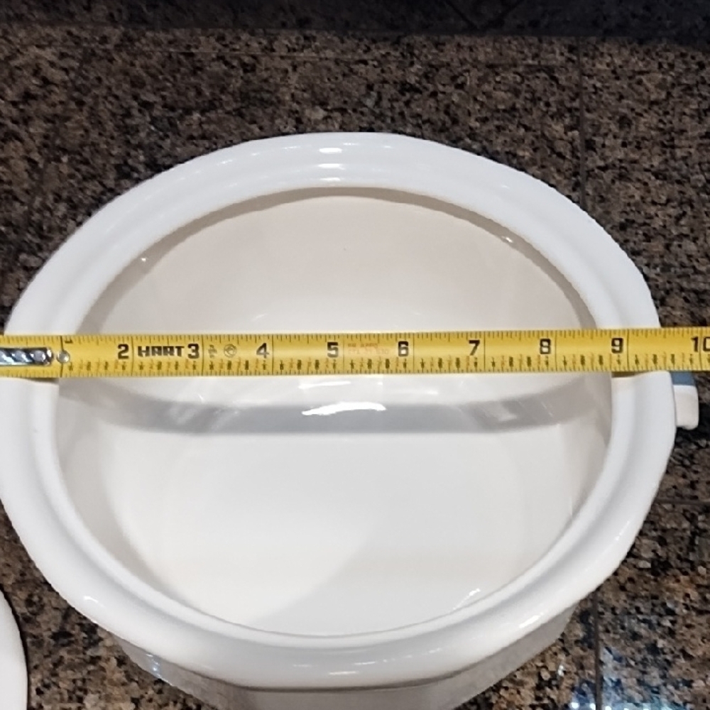 Pfaltzgraff Heritage White 2-quart covered casserole dish White Ceramic Lidded - Picture 9 of 10